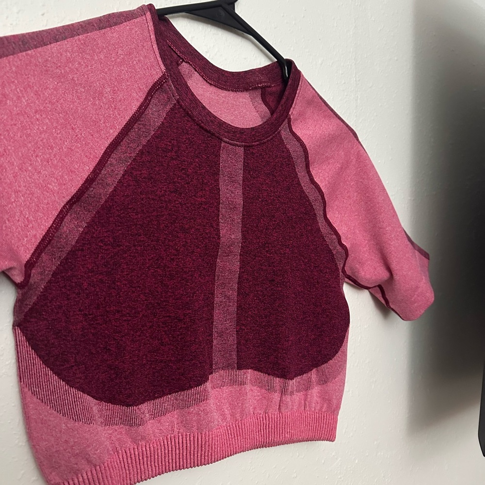 Fabletics Colorblock Cropped Athletic Top - Picture 2 of 3